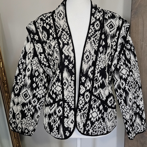 SAVIDA Black/white quilted Printed open front blazer. Size XXS - Picture 3 of 16
